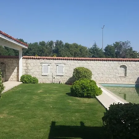 Izmir Cesme Lueks